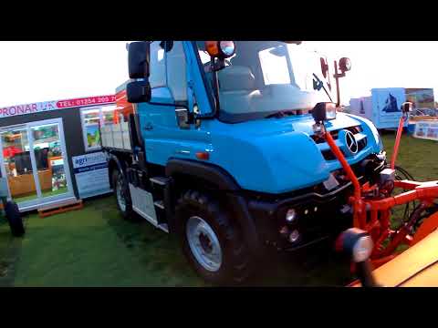 2017 Mercedes-Benz Unimog U218 4-Cyl Diesel 4x4 Truck With Snowplough
