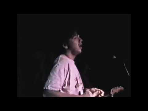 Ween - Don't Get 2 Close 2 my Fantasy - 1992-11-28 Houston TX Emo's