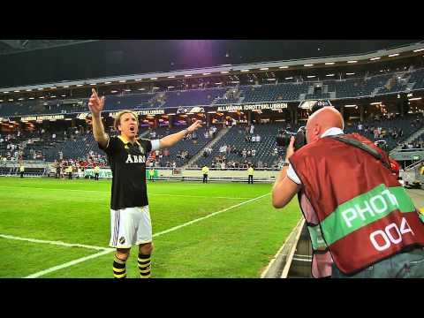 AIK - Linfield FC (2014-07-24) Nils-Eric Johansson sjunger med Norra Stå