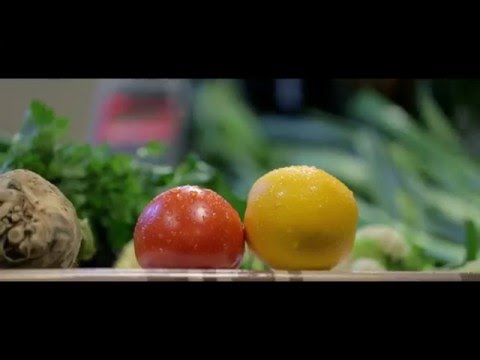 Sa platesti cu cardul, normal. Chiar si la piata.