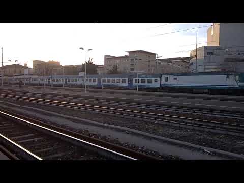 E464 + 5 MDVC (3 XMPR e 2 Trenord) - Milano Greco 12/01/2015