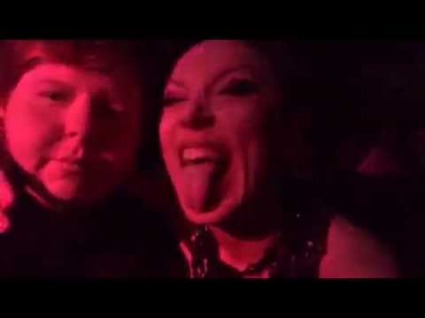 Tanja Monies selfie con il disturbatore tv Niki Giusino al Peter Pan di Riccione