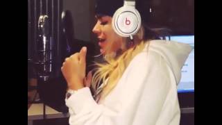 Karol g - A solas (Preview)