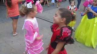 Baile con el disfraz de sevillana