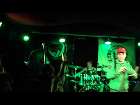 Na Smiech - Na Smiech - Krváca Svet ( Live Klub 77 ) (HD)