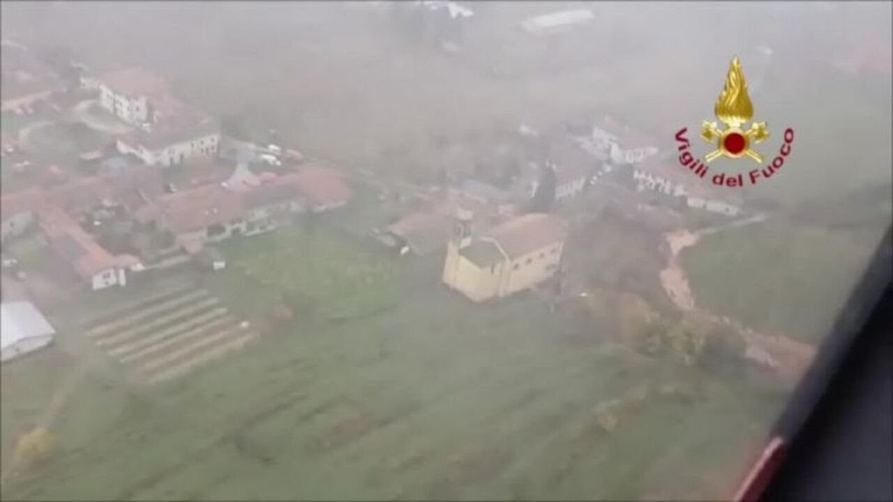 Maltempo Gorizia, frana travolge tre case a Cormons. Le impressionanti immagini dall'alto