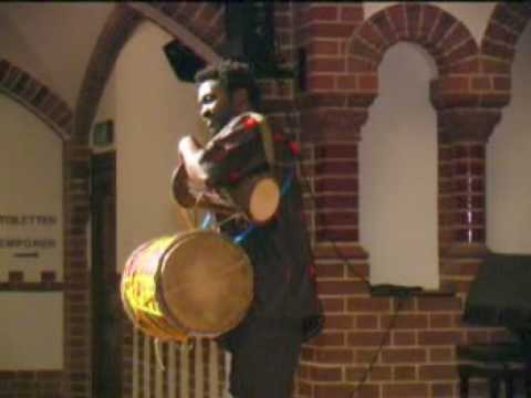 Gordon Odametey (Ghana-Berlin) Healing Drumming  2007, Berlin, Passions-Church,