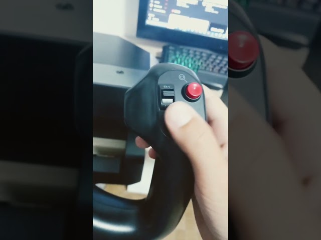 Vídeo relacionado con Logitech G Saitek Pro Flight Yoke Palanca de Mandos y Cuadrante de Aceleración para Simulación de Vuelo, Eje de Acero Auténtica y Precisa, 3 Modos, 75 Controles Programables, USB - Negro
