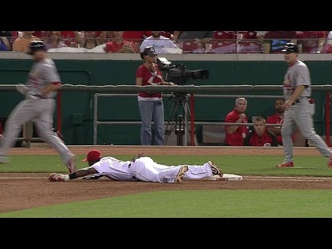 Reds combine for a great double play on bunt
