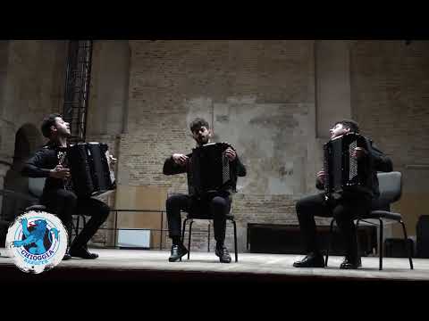 IL SIRIUS ACCORDION TRIO SI ESIBISCE IN ARARÀ DI KIMMO HAKOLA (1958)