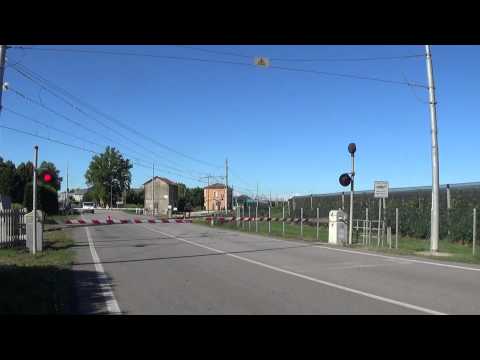 Passaggio a livello di via Reale in HD - Consandolo (FE) / Level Crossing / Spoorwegovergang / 平交路口