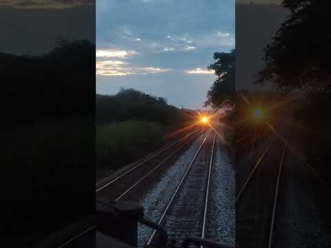 Final de tarde cruzamento com o WFF 0256 com 5 locomotivas, no entre Pátio P1-07 e P1-08