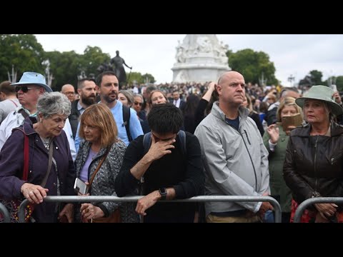 Śmierć Elżbiety II. „Brytyjczycy zaczęli się zachowywać jak my po odejściu papieża”