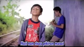 Download lagu Lagu minang Revo Ganto sibinuang mp3 Download lagu Lagu minang Revo Ganto sibinuang mp3