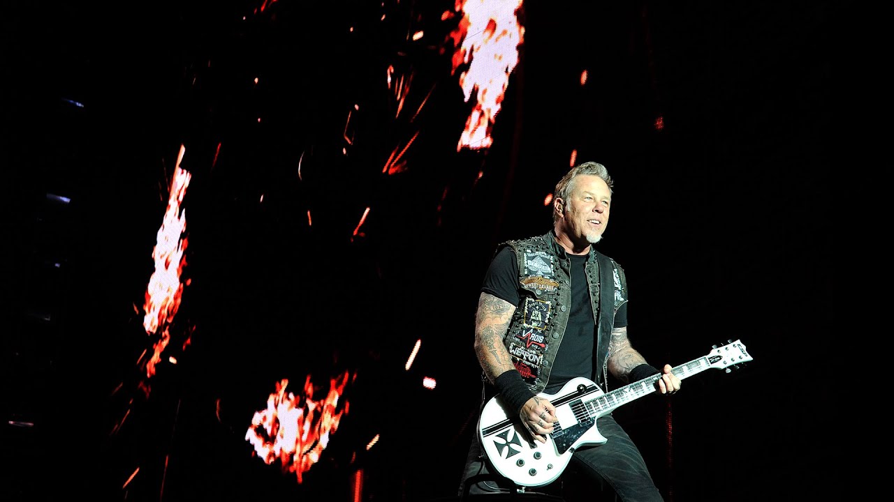 Metallica - Enter Sandman (Reading 2015) - YouTube