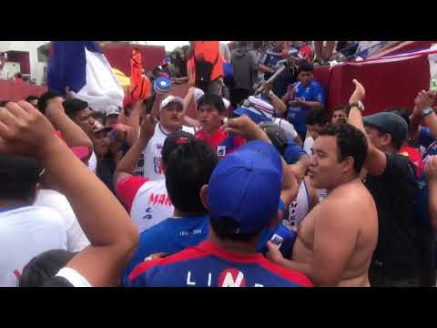 "La locura Chicago los de siempre" Barra: La Banda del Basurero &bull; Club: Deportivo Municipal