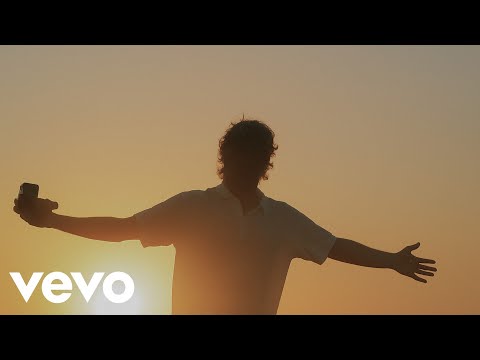 Orzechuu - Never Looking Back (Lyrics Video)