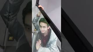 她这是咋了？