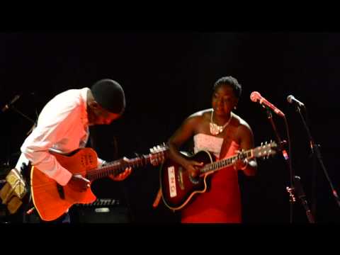 Tariro neGitare and Tuku singing Pindurai Mambo