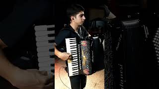 Giovani Sanfoneiro Tocando sucessos do Voninho Baile da roça no Itaperuna Tênis Clube #baile