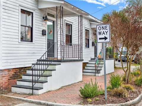 Charming Railroad-Style Townhouse Near Forsyth Park & Starland property video