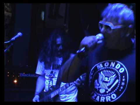 Mondo Bizarro - Somebody Put Something In My Drink (Live at Sgt Pepper's, Serres, Greece 22/6/2013)