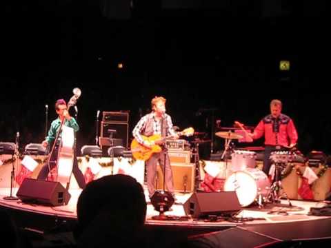 Brian Setzer, Gary Setzer & Johnny Hatton, 11/29/15 "Fishnet Stockings" NYCB Theatre @ Westbury, NY