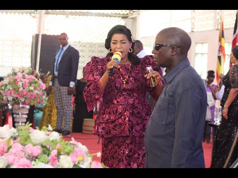 KITAKACHOTOKEA BAADA YA KUWAOSHA WATU MIGUU YAO IBADANI | BISHOP ROSE MGETTA