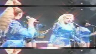 Nada Común (En Vivo) Lyrics English Translation