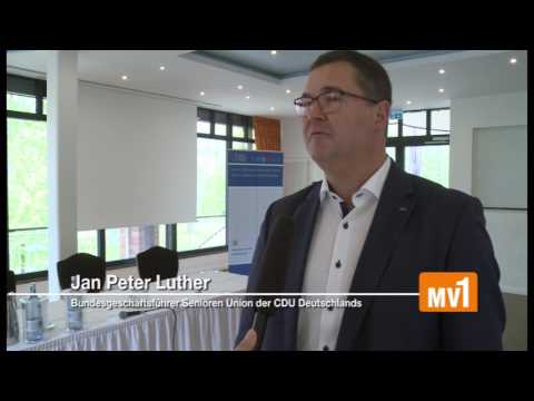 The power of the media: From democracy to mediocracy?