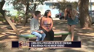 Loira está com R$ 100 presos na calcinha e mulherada fica no veneno