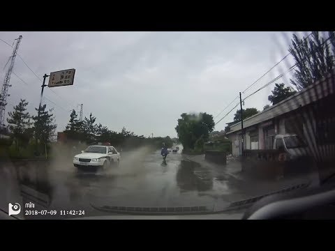 Cars splashing water on a biker || DDPAI Dash Cam