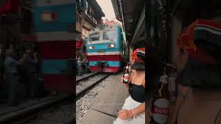 Can&rsquo;t Miss Thing To Do on Hanoi Train Street | Vietnam Travel Tips