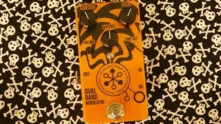 Video thumbnail for Coldcraft Effects Harmonic Tremolo Dual Modulator by thegearshark