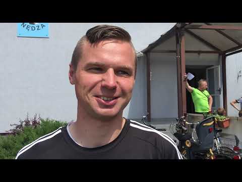 Paweł Skóra mistrz trików piłkarskich gościem turnieju w Nędzy