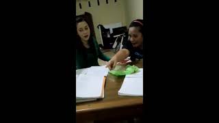 Download lagu Sakitnya tuh di sini ....ala orang latah 😂,,video lucu mp3 Download lagu Sakitnya tuh di sini ....ala orang latah 😂,,video lucu mp3