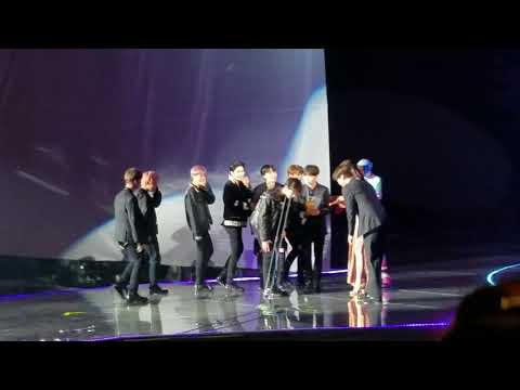 171201 MAMA in Hong Kong - Wanna One winning the Best Male Group
