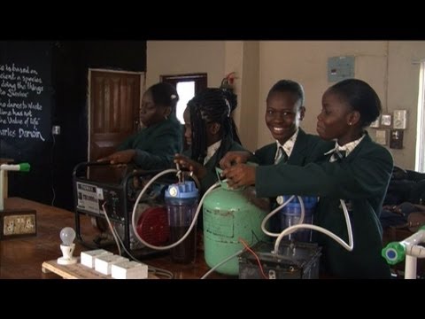 Nigeria: de l'électricité grâce à de l'urine, l'idée de génie d'une collégienne