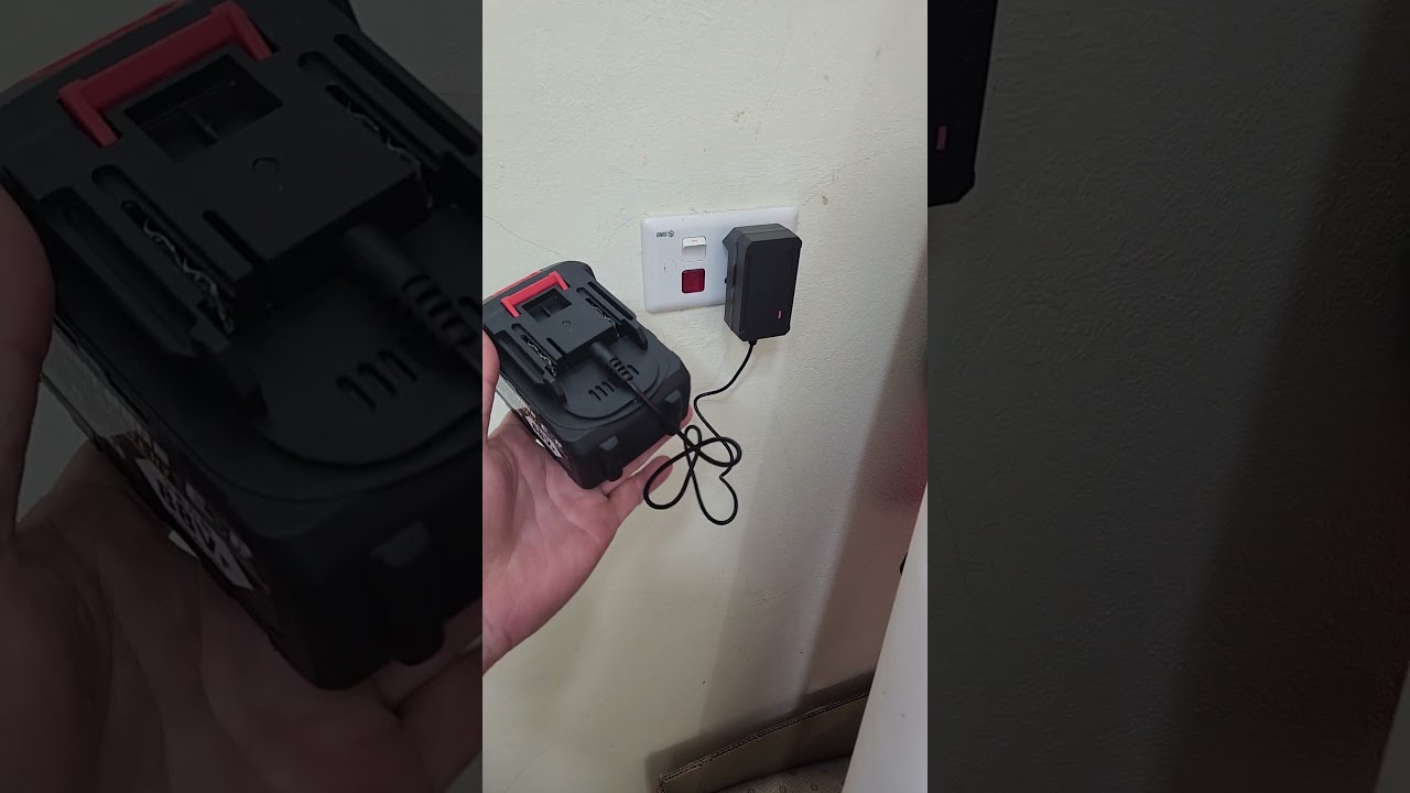 Quạt sắt pin 10 cell mẫu mới năm 2025