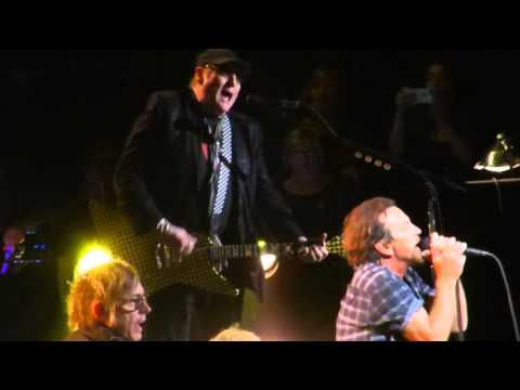 Pearl Jam "Surrender" (w/ Cheap Trick) NYC2  5/2/16 HD