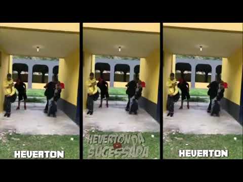 Tu vai jogando jogando jogando o bumbum