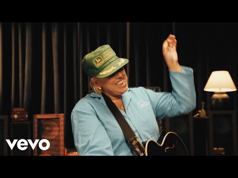 Hayley Warner - I Wanna Dance With Somebody