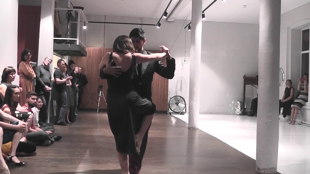 Roque Bravo y Ekaterina Semenova. Carlos Di Sarli. "Lloran Las Campanas"