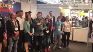 Siegerklasse am Knittler Medien-Messestand