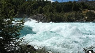 preview picture of video 'No dejes de hacer rafting en el poderoso río Baker'