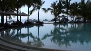 preview picture of video 'Mauritius Hotel Beachcomber Hotel Paradis & Golf Club Le Morne Luxushotel Pool Sonnenuntergang'