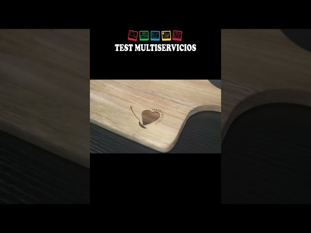 Vídeo relacionado con DEREGALOOS Tabla de Cortar Personalizada con Nombre. Grabado Láser en Bambú. Dos Tamaños. Regalo para Madre, Padre. Regalo Original para Cocina Hogar (Diseño - Todo sabe mejor cuando cocina..., 20X30)