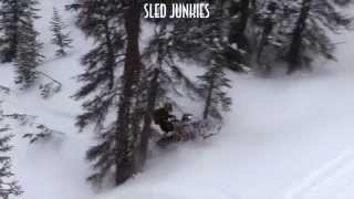 preview picture of video 'Duncan Lee shreds Togwotee Mountain Lodge with the Sled Wraps and Sled Junkies Crew'