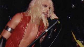 Motley Crue - Hotter Than Hell (live 1982) The Roxy