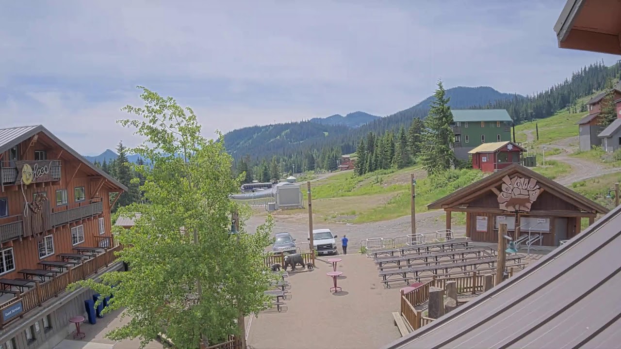 Live webcam view of Summit Central Base, The Summit at Snoqualmie